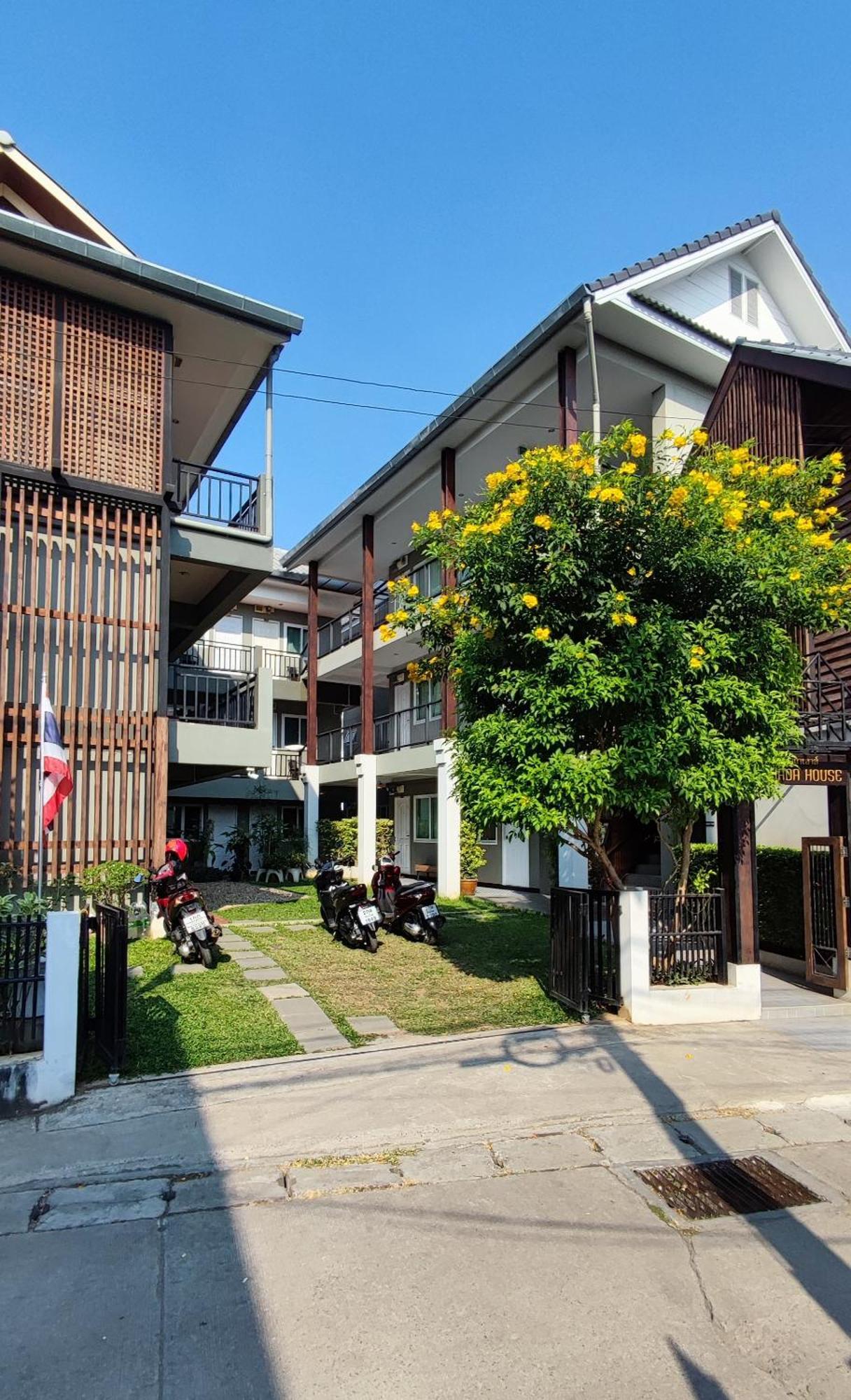 Chada House Hotel Chiang Mai Exterior photo